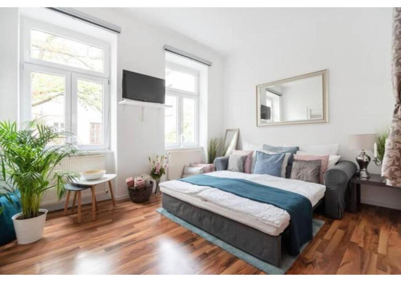 Luxurious And Bright, 5 Min To City Center Apartment *